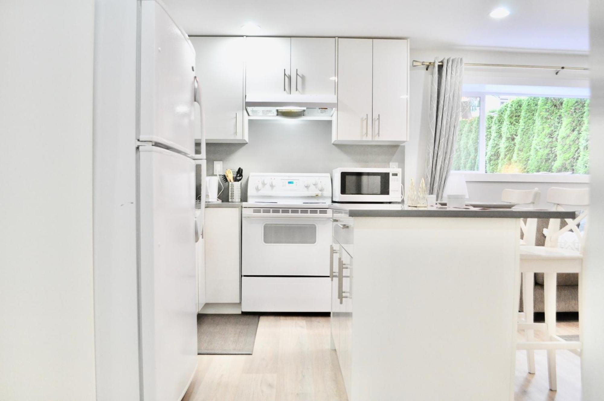 Stylish 1 Bedroom Suite In North Vancouver 10 Mins Ski Exterior photo